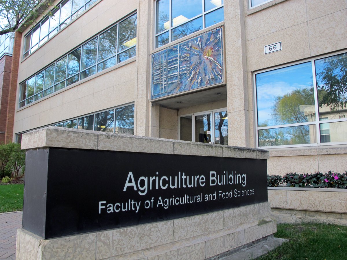 The <a href="/umanitoba/">University of Manitoba</a> Dept of Soil Science invites applications for Canada Research Chair Tier 2 in #Water Resource Management for Sustainable #Agriculture. Starting Oct 1 or as soon as possible thereafter, application deadline is Feb 12. viprecprod.ad.umanitoba.ca/DEFAULT.ASPX?R…