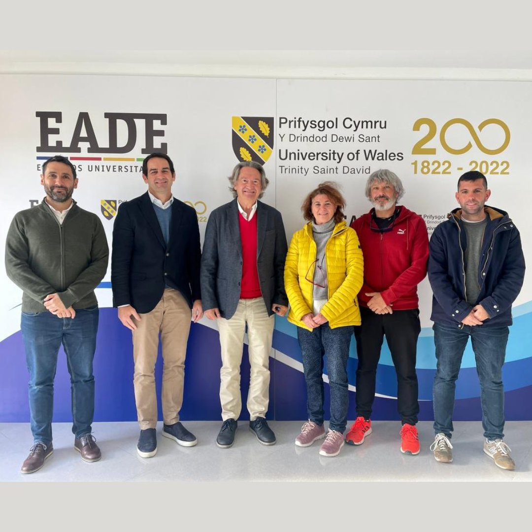 EadeUniversidad's tweet photo. #noticiasEADE 
EADE firma un acuerdo de colaboración para el fomento de la educación y el deporte con el @CDHMlgcarranque, de Hockey hierba, y @LacandelariaH, de Hockey sala.

#acuerdo #convenio #colaboracion #practicas #formacion #EADEuniversidad #Malaga https://t.co/38fKt4wcps