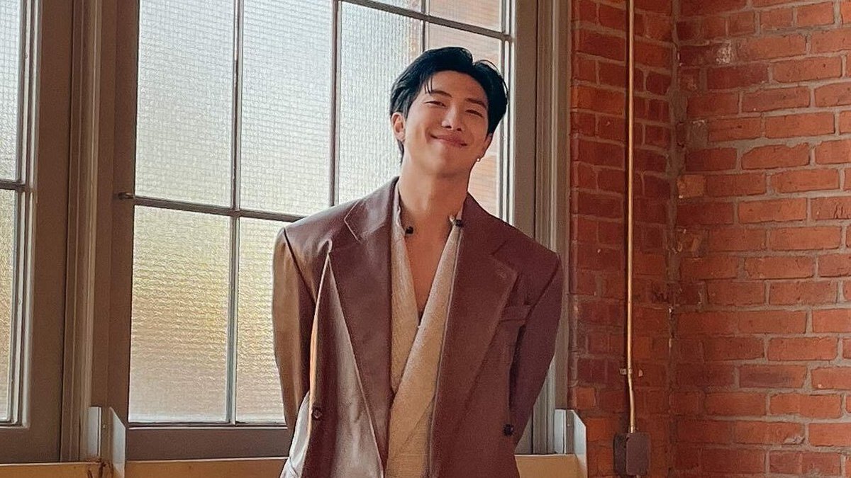 BTSGlobalCharts's tweet photo. 'RM' is now the first Asian Soloist in history to enter on Greece's Albums Chart with 'Indigo'. 🇬🇷 https://t.co/FHXtJ2Ehjm