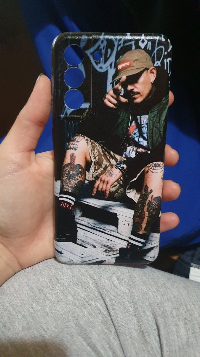 ElyMerlyn's tweet photo. Ciao! Ho comprato questa cover personalizzata per il mio ragazzo ma ho sbagliato modello.Di conseguenza ho questa cover modello S21 FE che non posso rendere al negozio online. Se qualcuno la vuole, la spedisco io direttamente a casa.Sono 25€ e le spese di spedizione a carico mio https://t.co/wsoEb6xPGg