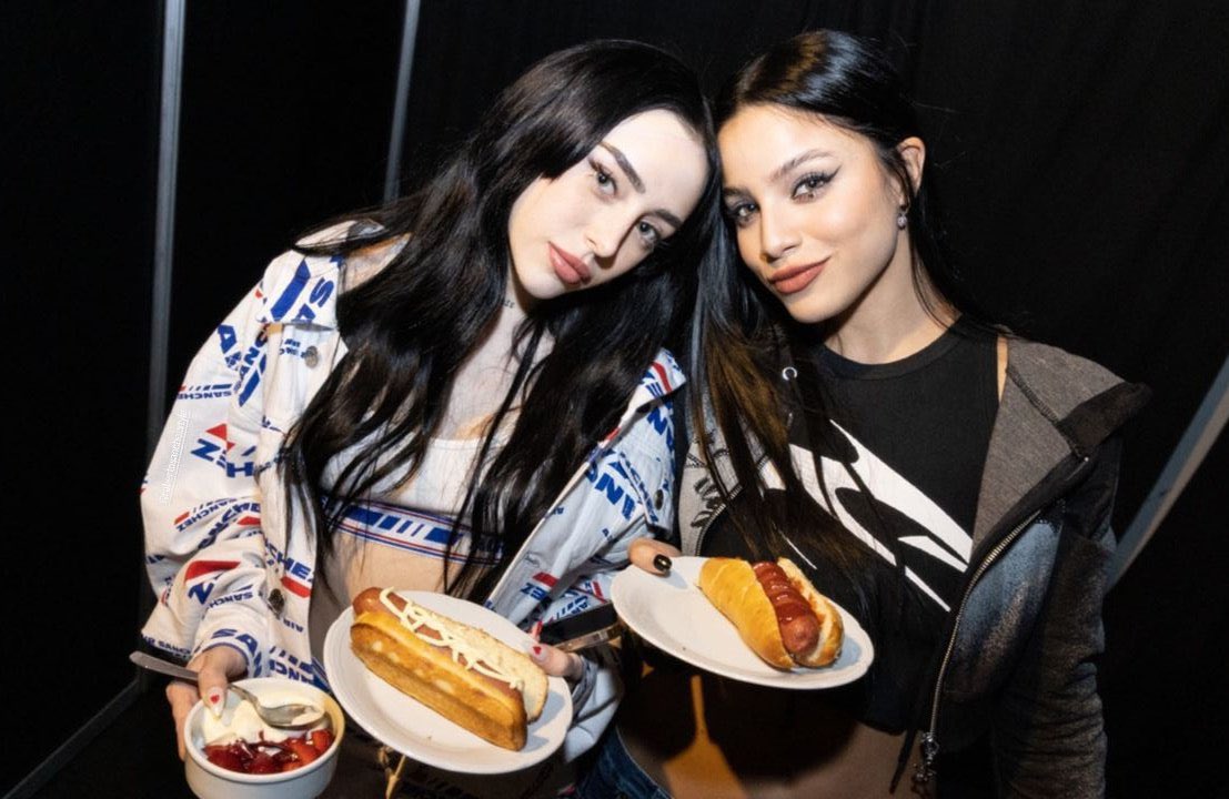 emernesarchive's tweet photo. Emilia y Nicki Nicole. 🌭 https://t.co/vJol1ORn5j