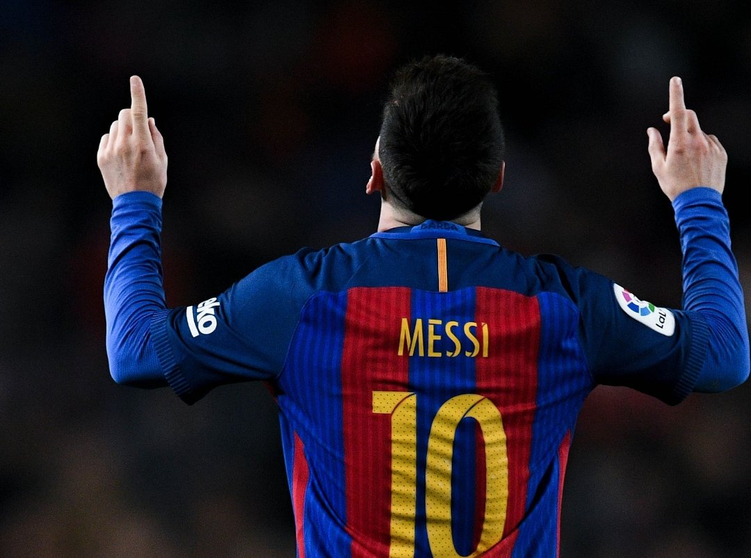 Encuestando's tweet photo. 📊 ¿Te gustaría el regreso de Leo Messi al FC Barcelona el próximo verano?

🔃 SÍ
♥️ NO https://t.co/ejbJ54j5I1