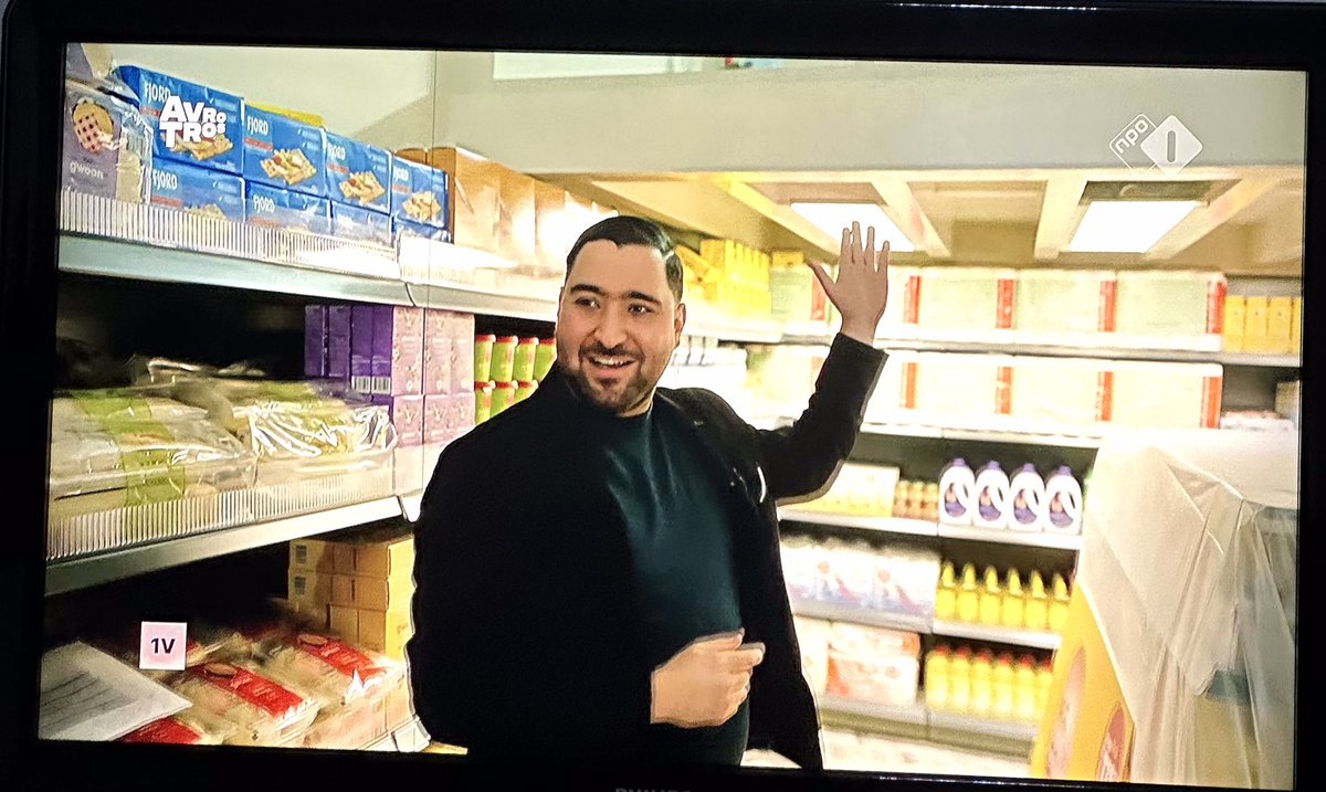 Wat een kanjer is ie toch <a href="/AbdelhamIdrissi/">Abdelhamid Idrissi</a> opent deze week ‘gratis supermarkt’ in #020West voor mensen die het krap hebben. Dankzij  #crowdfunding mogelijk gemaakt en zal door bedrijven in stand worden gehouden. Die zullen zorgen dat schappen gevuld worden/blijven <a href="/EenVandaag/">EenVandaag</a>