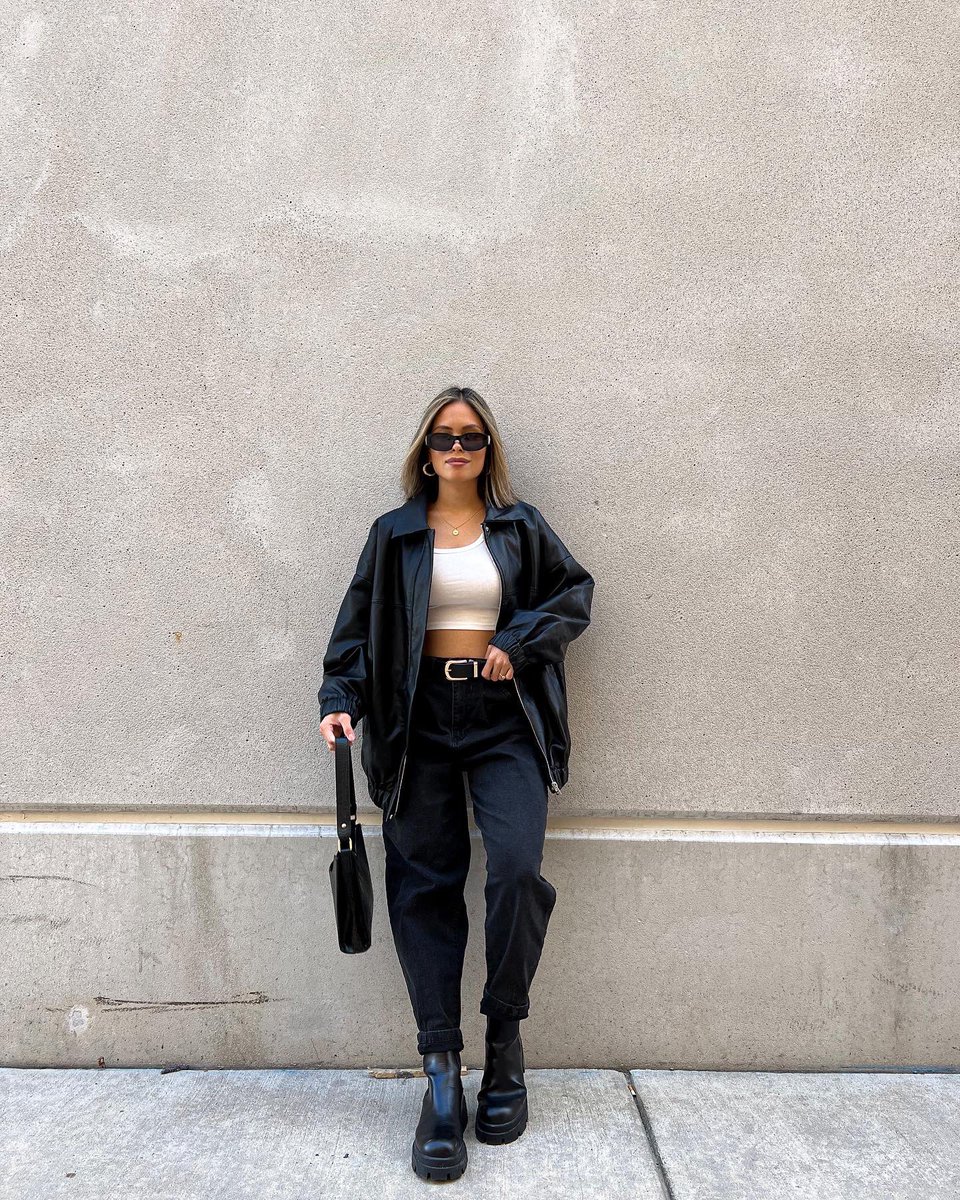 Kiararthur's tweet photo. #FashionTrends to try in 2023:
Moto Vibe: an all leather outfit is becoming more of a thing, if the head to toe leather is not your thing + you want to try it, add one leather item to your outfit like a leather jacket, trench coat, leather pants/ leggings boots, or a bag. https://t.co/58Rat6CASf