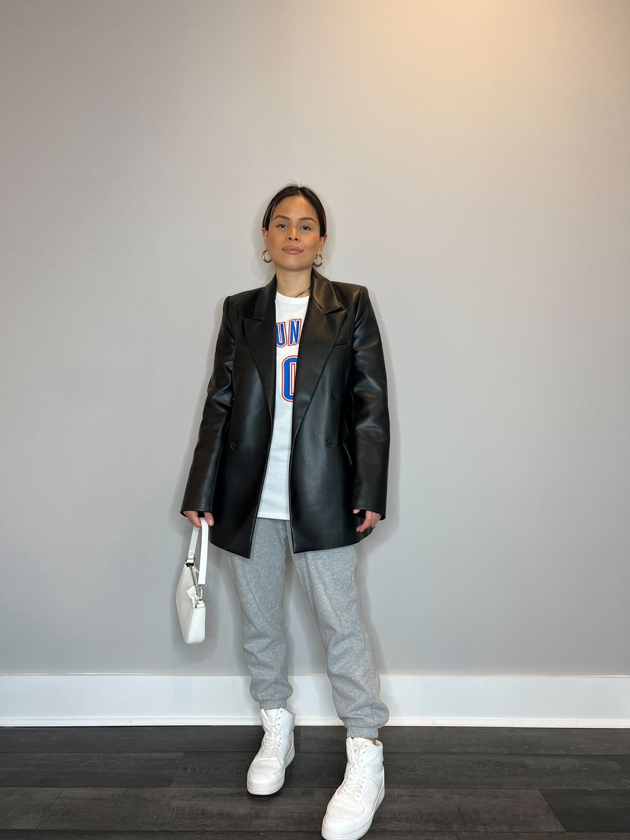 Kiararthur's tweet photo. #FashionTrends to try in 2023:
Moto Vibe: an all leather outfit is becoming more of a thing, if the head to toe leather is not your thing + you want to try it, add one leather item to your outfit like a leather jacket, trench coat, leather pants/ leggings boots, or a bag. https://t.co/58Rat6CASf