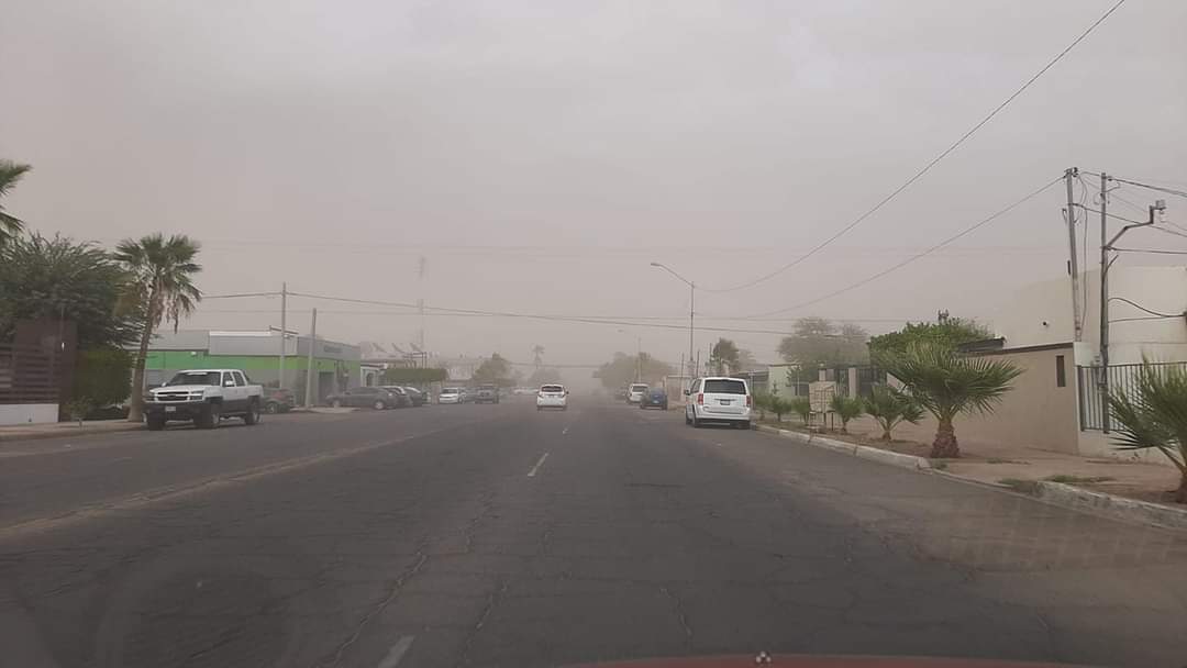 AytodeSlrc's tweet photo. Ante la alerta sobre la llegada de fuertes ráfagas de viento y el descenso de temperatura debido al ingreso del Frente Frío No. 27, la Salud Pública Municipal exhorta a la comunidad de proteger su salud 
Te recomendamos abrigarse correctamente, utilizar el cubrebocas
#SLRC https://t.co/SbS9G8w3H9