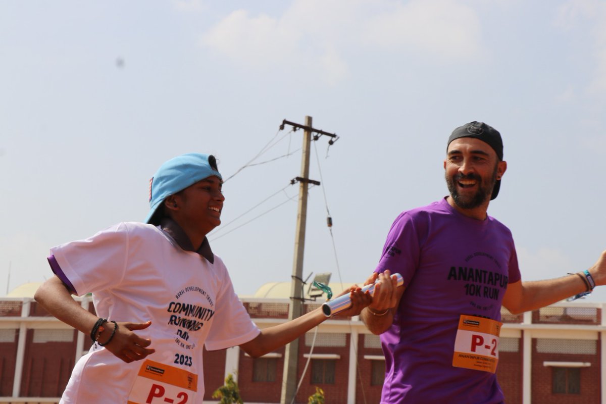 fvicenteferrer's tweet image. Este fin de semana ha tenido lugar la Community Run en Anantapur 🇮🇳, la carrera por la inclusión que nos ha dejado momentos tan mágicos como estos.

#AUM2023 #RunForChange