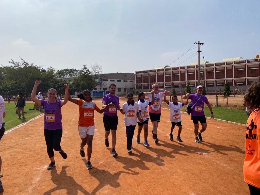 fvicenteferrer's tweet image. Este fin de semana ha tenido lugar la Community Run en Anantapur 🇮🇳, la carrera por la inclusión que nos ha dejado momentos tan mágicos como estos.

#AUM2023 #RunForChange