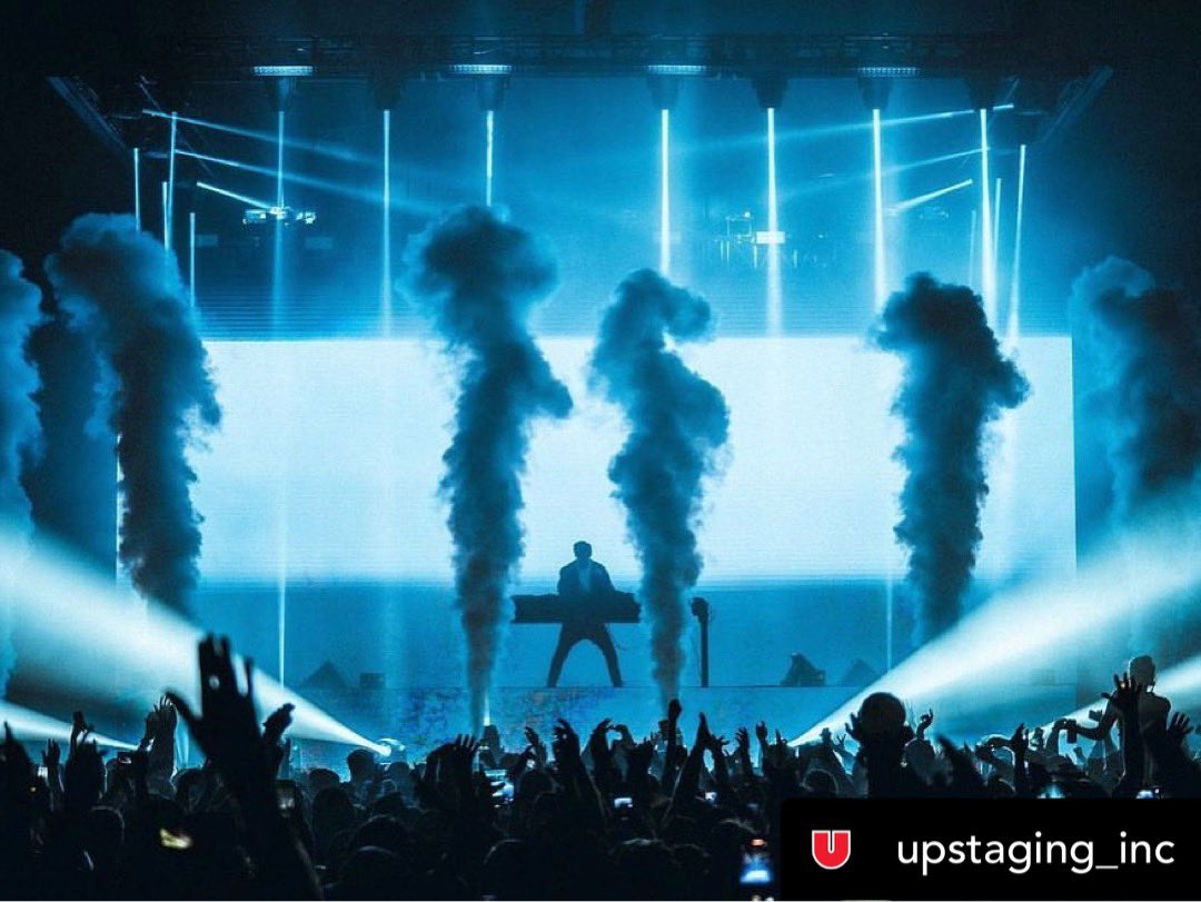 TheRobeWay's tweet photo. A #MegaPointeMonday with the team at @Upstaging_Inc creating the lighting rig for @RadiusChicago using @Robelighting #MegaPointe luminaires. (📸 Blazej Zalewski)
#therobeway #robelighting #upstaging #concertlighting #lightingtech #techlife https://t.co/y938cmr6jO