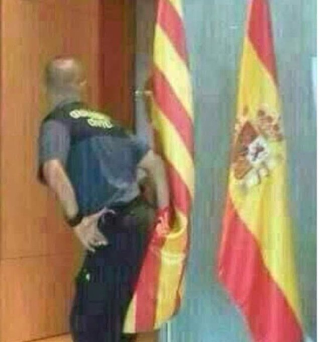 JavaCat6's tweet photo. @Nmartinblanco Espanya se la carregarà els de sempre, la dreta Nyorda que no entén Espanya. https://t.co/pC0vc9nSsy