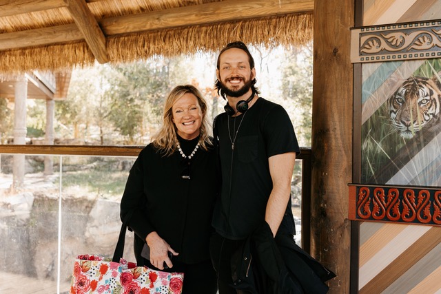 Our alumni do such cool stuff. Check out this story about Tyler Russell working with and adapting the work of his mother, novelist Karen Kingsbury, among his other cool projects. We couldn't be prouder! 

Click the link for our top stories, news, and info: ow.ly/M5Fh50MsAUS