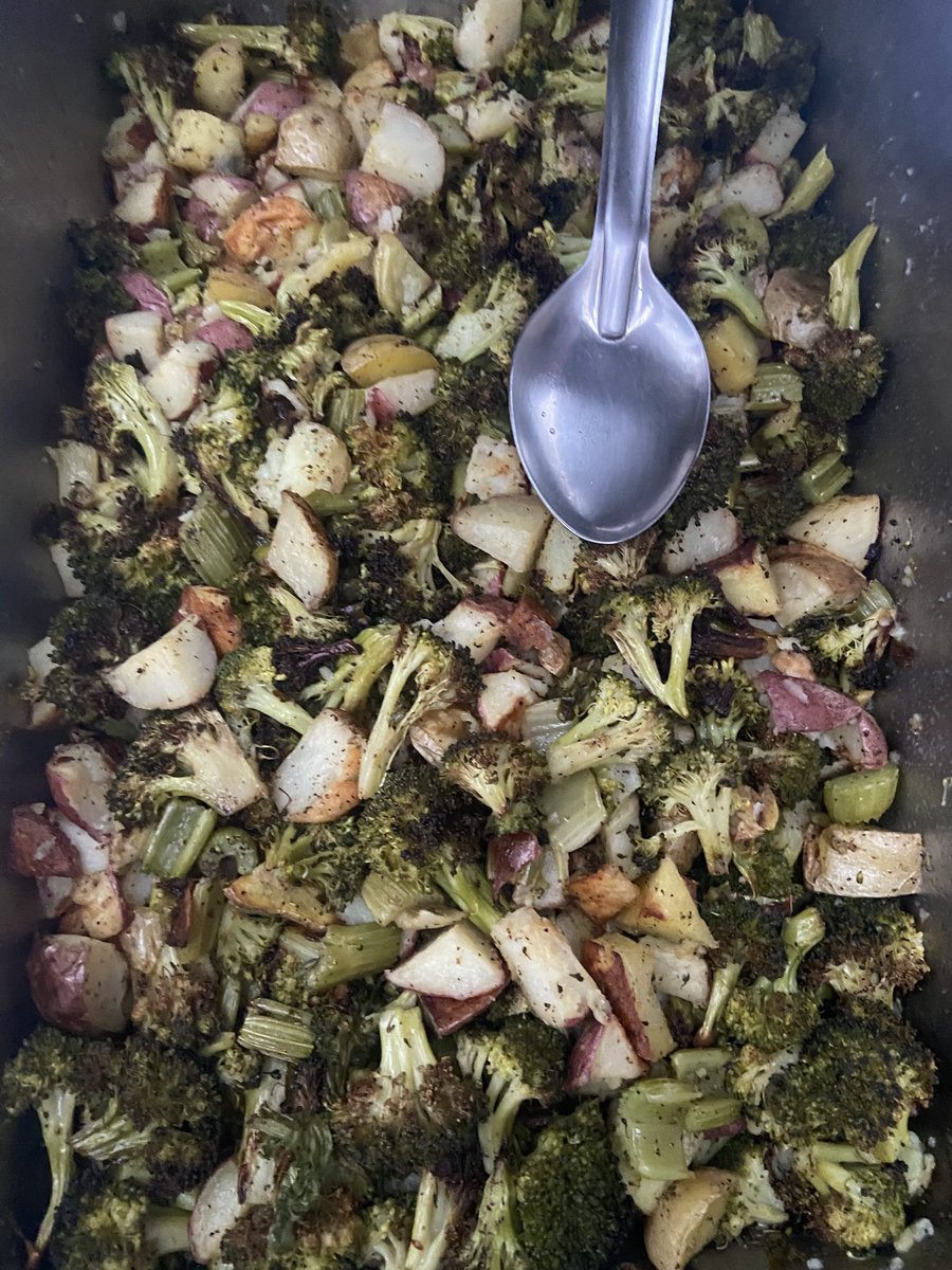 LESFoodNotBombs's tweet photo. greens and grains. https://t.co/iWAgVxF4I4