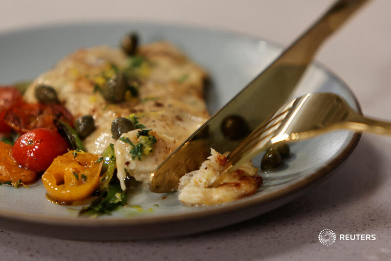 ReutersScience's tweet photo. Once the stuff of science fiction, lab-grown meat could reach U.S. restaurants this year. But the industry has some hurdles to overcome.

Here’s how so-called cultivated meat is made https://t.co/2DVw32Y0CF 👇 @leahjdouglas reports 1/7 https://t.co/uUPs0Csa7Q