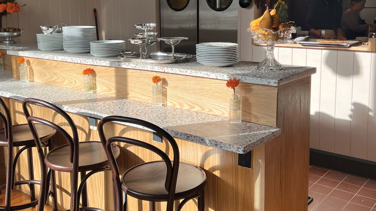USFoods's tweet photo. Comfort matters in #restaurantdesign. Check out the coziest front-of-house design trends in this season’s #FoodFanaticsMag: https://t.co/OnPQyfyIAh #usfoods #restaurants #restauranttrends https://t.co/JqDH1FxGot