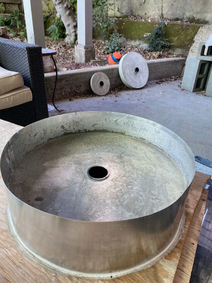 IanSeiple's tweet photo. Here's the mold to pour the large plates. https://t.co/WRdOYuOL4s