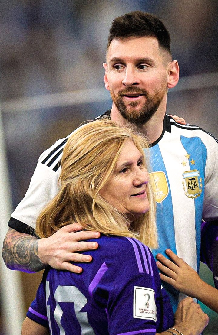 Felíz cumpleaños a la única que lo tiene de hijo. Gracias, Celia.