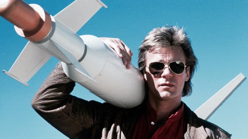 retrochenta's tweet photo. Hoy cumple 73 años Richard Dean Anderson, el genial MacGyver de la "Fundación Phoenix". Experto en manualidades. https://t.co/GBgcfvuSow