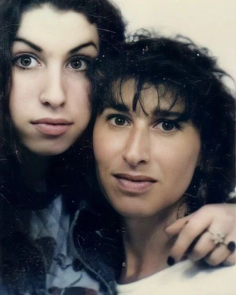 tjmortonx's tweet photo. Wishing the beautiful and incredible @JanisWinehouse a very happy birthday today, Janis, you are such a special lady, your strength just radiates everywhere just like your beautiful daughter Amy. Thank you for everything you do for us and giving us Amy. I love you so much!! xxx https://t.co/28Gj4wnpNX