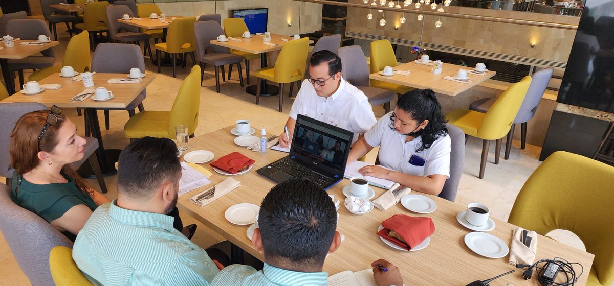 🚿🏨En reunión de asesoría a hoteles de #Tabasco, colaboración @SEDENER_Tab y @CONUEE_mx 🤝

☑️Mucho interés del hotel por conocer las propuestas para mejorar la #EficienciaEnergética y aprovechamiento de #EnergíaSolarTérmica para el calentamiento de agua de sus instalaciones.