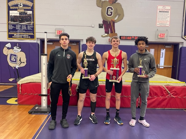 EmersonSports's tweet image. An awesome Saturday at the Bob Chiswell Classic! Congrats to all the athletes invited to compete. So proud of our Emerson Cavos, Matt Coyle, 1st place in high jump w a height of 5’10” &amp;amp; Olyvia Burrell, 2nd place in high jump w a height of 4’10”!