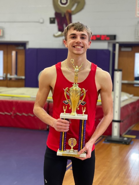 EmersonSports's tweet image. An awesome Saturday at the Bob Chiswell Classic! Congrats to all the athletes invited to compete. So proud of our Emerson Cavos, Matt Coyle, 1st place in high jump w a height of 5’10” &amp;amp; Olyvia Burrell, 2nd place in high jump w a height of 4’10”!