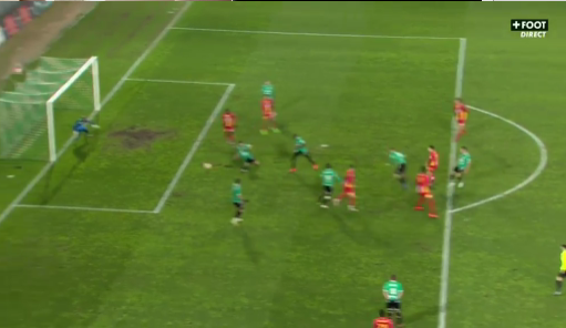 Siele_SP's tweet image. Enorme arrêt de Lambet sur ce missile de Cervantes, la pelouse de Sedan est horrible #CSSALMFC