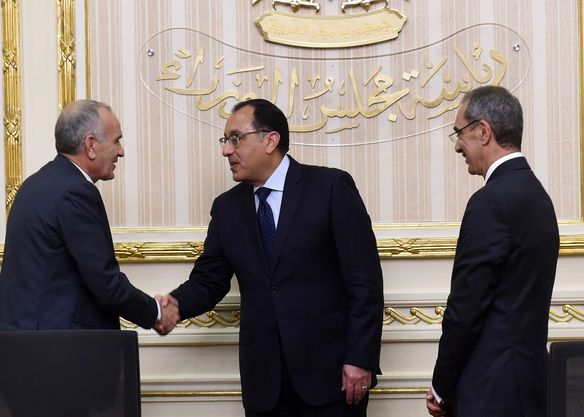 CabinetEgy's tweet photo. #رئيس_الوزراء يشهد توقيع مذكرة تفاهم بين حكومتي مصر وفلسطين بشأن التعاون في مجال تكنولوجيا المعلومات والاتصالات والبريد

للمزيد| https://t.co/ohvrWnSnkA

#رئاسة_مجلس_الوزراء |#مصر https://t.co/BTSYuuUrYM