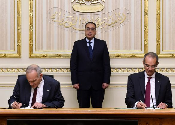 CabinetEgy's tweet photo. #رئيس_الوزراء يشهد توقيع مذكرة تفاهم بين حكومتي مصر وفلسطين بشأن التعاون في مجال تكنولوجيا المعلومات والاتصالات والبريد

للمزيد| https://t.co/ohvrWnSnkA

#رئاسة_مجلس_الوزراء |#مصر https://t.co/BTSYuuUrYM