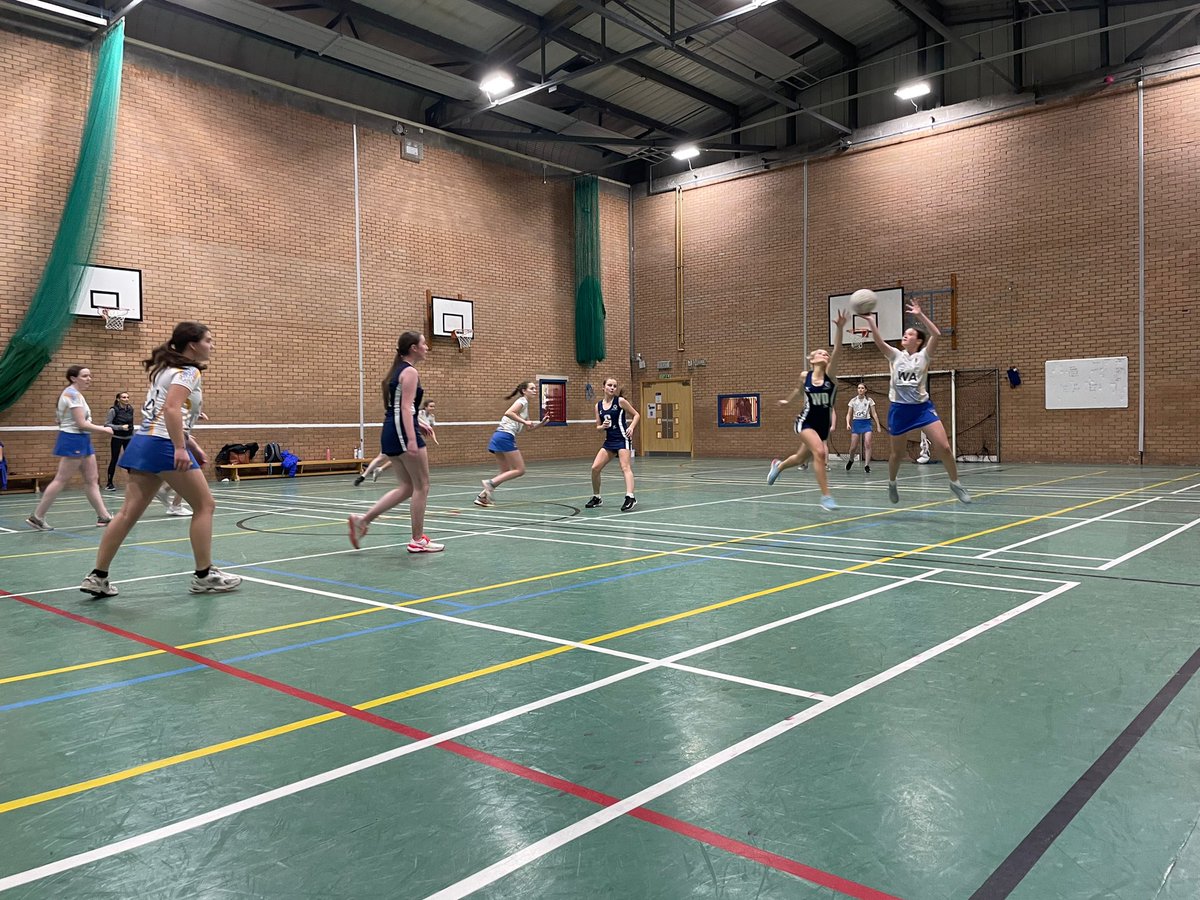 Well done to our Senior girls netball team who won 21-17 in a tight game against @HSofG 
Congratulations to Sophie H (SV) who was awarded player of the match by the opposition 🔥🏐#thisisstcolumbas @StColSchool