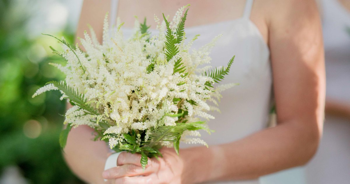 #WeddingFlowerTrends Experts Expect to See in 2023.💐

From epic aisles & statement centerpieces to dainty bouquets & dramatic overhead installations, here's what's to come in terms of big-day blooms.

Be sure to click on the link to read more.

bit.ly/3GMZGz6

#Weddings