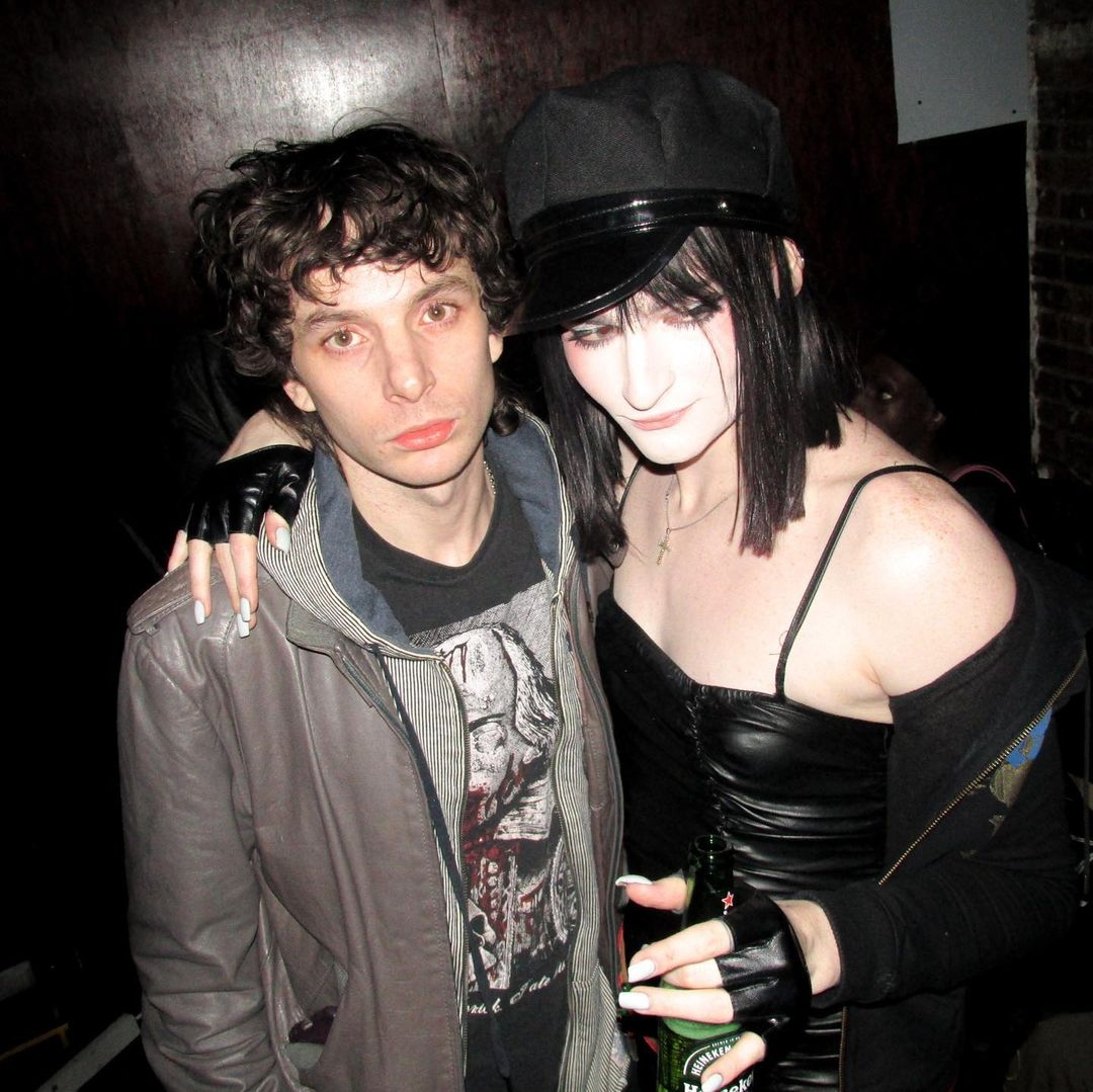 ada_music's tweet photo. The newest duo hitting the New York underground club scenes, meet #ClubEat. Their infectious and upbeat indie-pop track "Bubblegum" is out now.
https://t.co/cywE0SpM9I https://t.co/igcdhaQCLN