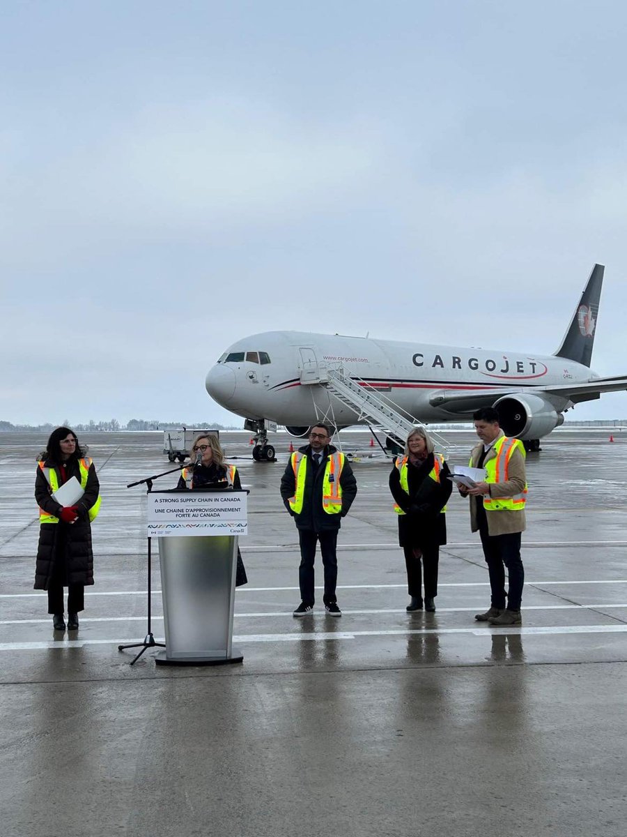 flyyhm's tweet photo. Today, the Hon. @OmarAlghabra &amp; the Hon. @FilomenaTassi announced an investment of $23.4m to support a Gateway Expansion &amp; Sustainability Project @flyyhm to strengthen &amp; rehabilitate key airport infrastructure &amp; critical assets over the next 2 years 🛫👏 https://t.co/cUL2yG4B7b https://t.co/PtsJmk86tC