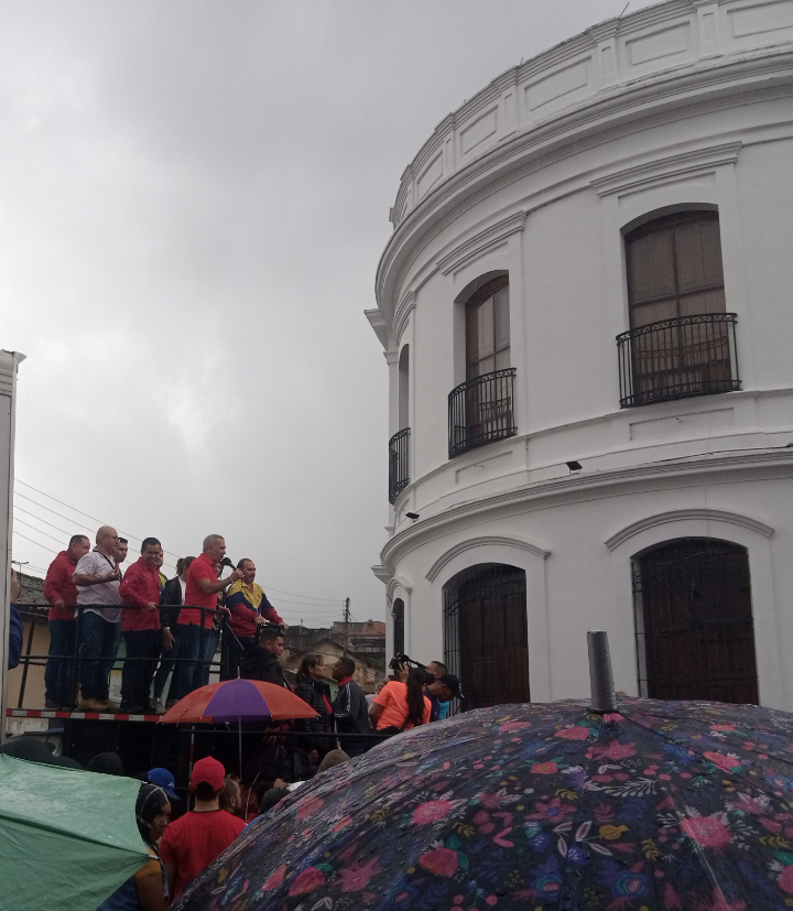 CDCETachira's tweet photo. #23deEnero
#Democracia
#DevuelvanCITGO
#nomassancionescriminales
La clase trabajadora del #Táchira marchó con el gobernador @FreddyBernal en exigencia de los recursos de #Venezuela retenidos por las sanciones y en defensa de @NicolasMaduro
@ONUVENuevaYork
@_LaAvanzadora https://t.co/OOy21wnwC3