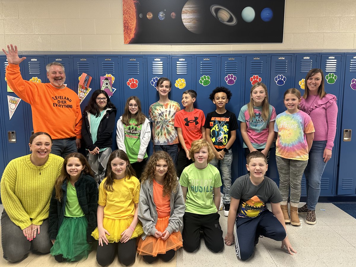 ofisbulldogs's tweet image. We are starting off celebrating differences week by wearing Bright Neon colors to highlight our differences! We recognize that EVERYONE is different!
Tues- Your future is bright. Wear college/career gear!
@OFCSDistrict @goss_shan @OFIShhfriends @OFHelpingHands
