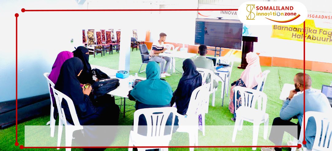 SomalilandZ's tweet photo. Young folks who completed a three-month training programme at the Somaliland Innovation Zone demonstrated the web development applications that they had learned. The training's objectives include instructing the youth on how to leverage technology.
#MinistryofICT
#TaiwanICDF
#SIZ https://t.co/uo4NekEyqn
