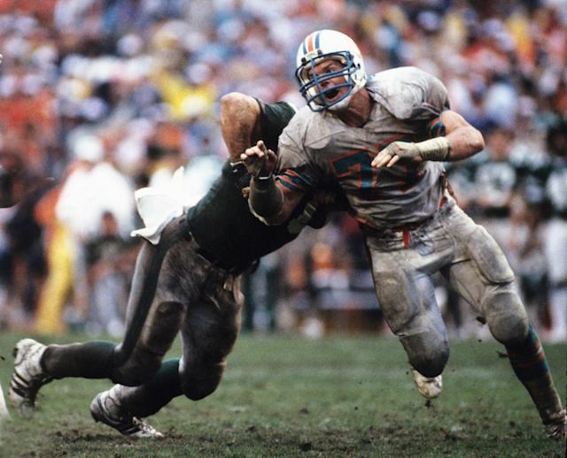 MikeCardano's tweet photo. For those #NFL fans that are in a funk today, unfortunately, these things don't get better with time. The 1982 AFC Championship Game “The Mud Bowl” at Orange Bowl has left lifelong impression on my brain...
40 Years Ago Today…
#Jets vs #Dolphins #AJDuhe #DonShula #NoTarp https://t.co/lntSff9iv2