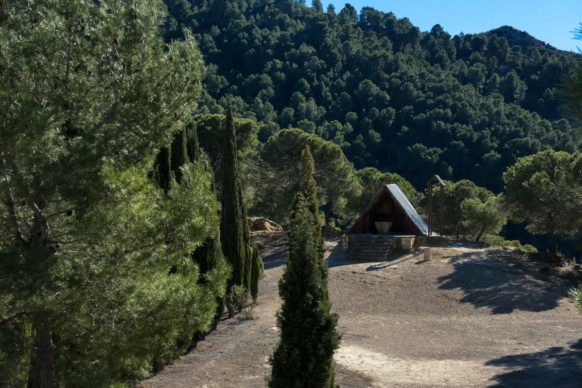Basseta's tweet photo. Coneixeu un lloc anomenat Rabosa? Es tracta d'una antiga masia que va ser comprada pel Centre Excursionista d'Elda per a situar allí un centre d'esplai, creant el Parc de Muntanya Daniel Esteve. Us compte més en aquest fil...⬇️ https://t.co/GS55wfo7lw