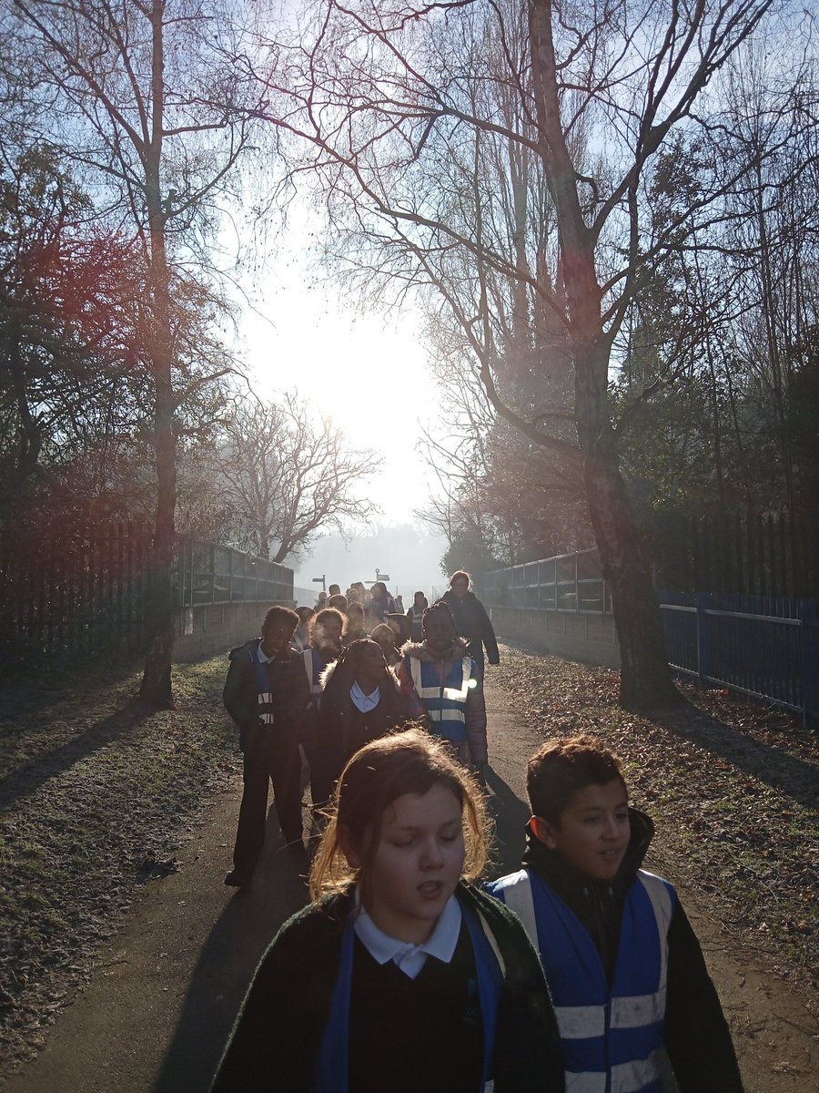 yr5palmtree's tweet photo. A fun, frosty walk to the Thames barrier this morning 🥶❄️ @WoodhillSch https://t.co/RWZaTqzwmz