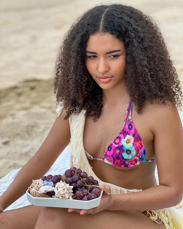 La primera del añooooo 🍇🐚💜

Te espero cerquita del mar… 🏝️🌊