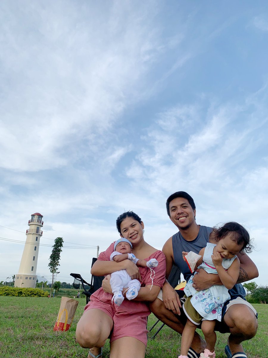 reysheljoy's tweet photo. First family (of 4) day means we only have an hour to keep the kids out. 

20mins for the drive thru.
20mins on the road.
20mins to get a decent photo.

10mins of actually playing and breathing the fresh air.

Way to start the year. https://t.co/aY7CSVcFOp