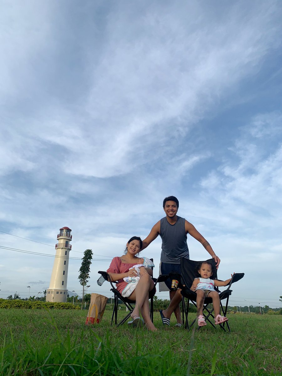 reysheljoy's tweet photo. First family (of 4) day means we only have an hour to keep the kids out. 

20mins for the drive thru.
20mins on the road.
20mins to get a decent photo.

10mins of actually playing and breathing the fresh air.

Way to start the year. https://t.co/aY7CSVcFOp