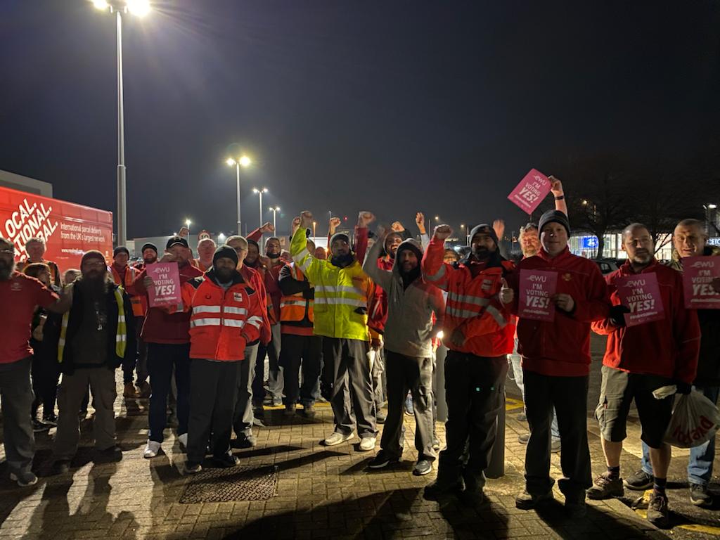 Cardiff mailcentre late shift Ready to vote yes in re-ballot #WeAreStillHere #StandByYourPost