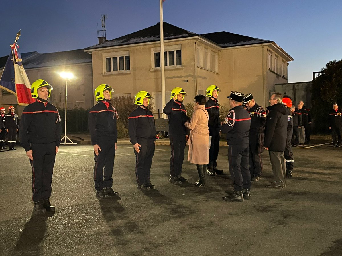 Bel instant de #recueillement,  de #reconnaissances, de mise l'#honneur et de partage avec nos familles accompagné par nos locaux à l'occasion #saintebarbe des <a href="/PompiersFR/">Pompiers de France</a>  de #gueugnon. Félicitations aux décorés et promus!