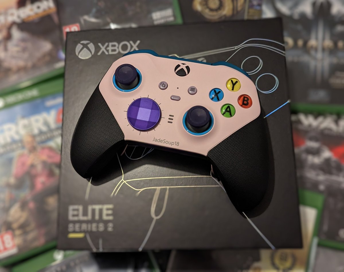 It's super pretty 😍💖

#xbox #xboxdesignlab #EliteSeries #EliteSeries2 #xboxcontroller #XboxSeriesX