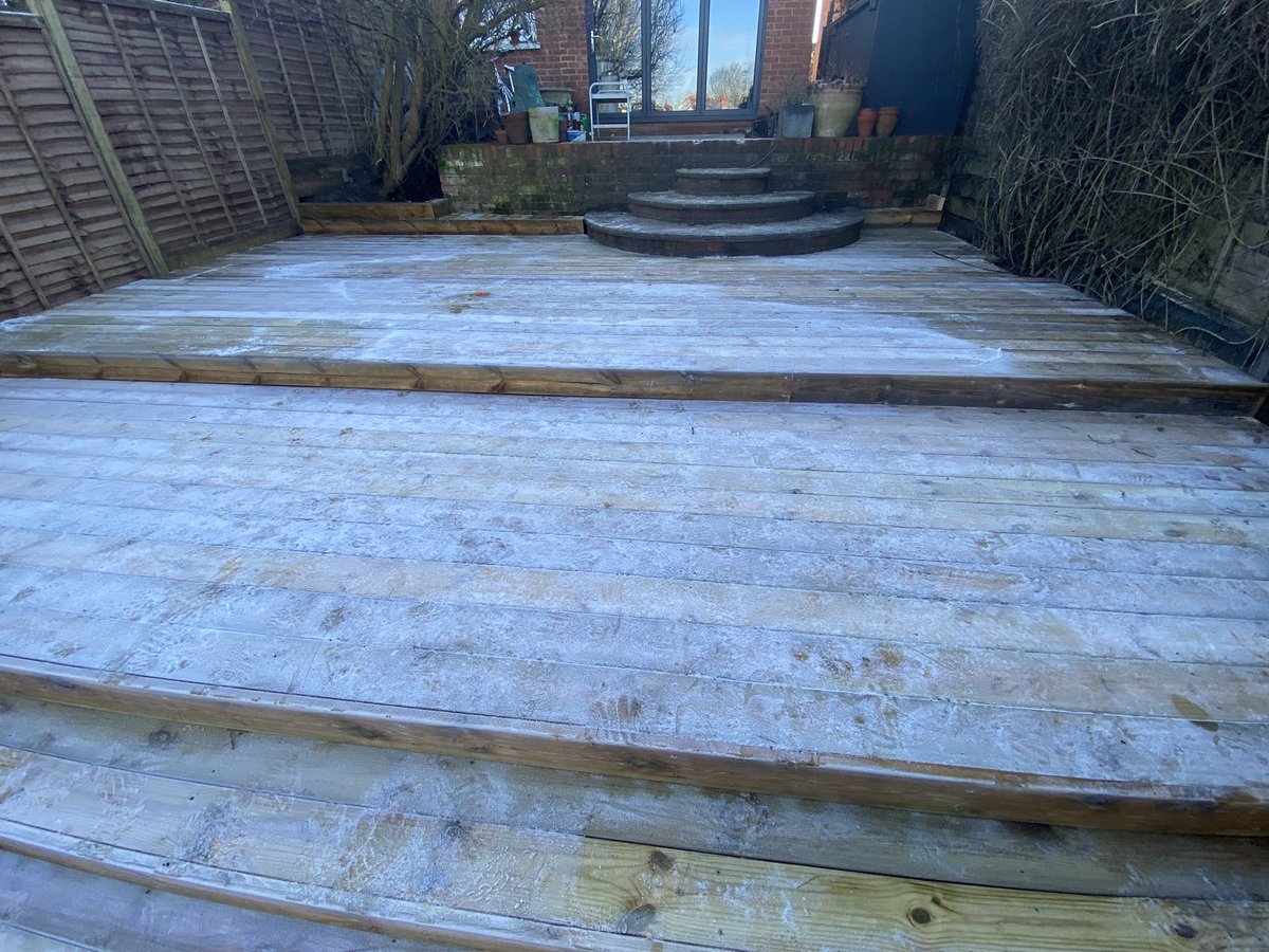 MarkMnowell's tweet photo. Large terraced deck and small deck with sleeper beds completed in Maidenhead. Blooming cold conditions to work in π₯Ά but clients delighted and looking forward to using it. @BerkshireBound2 #landscaping #DirectoryOfExcellence https://t.co/r931XekWPB