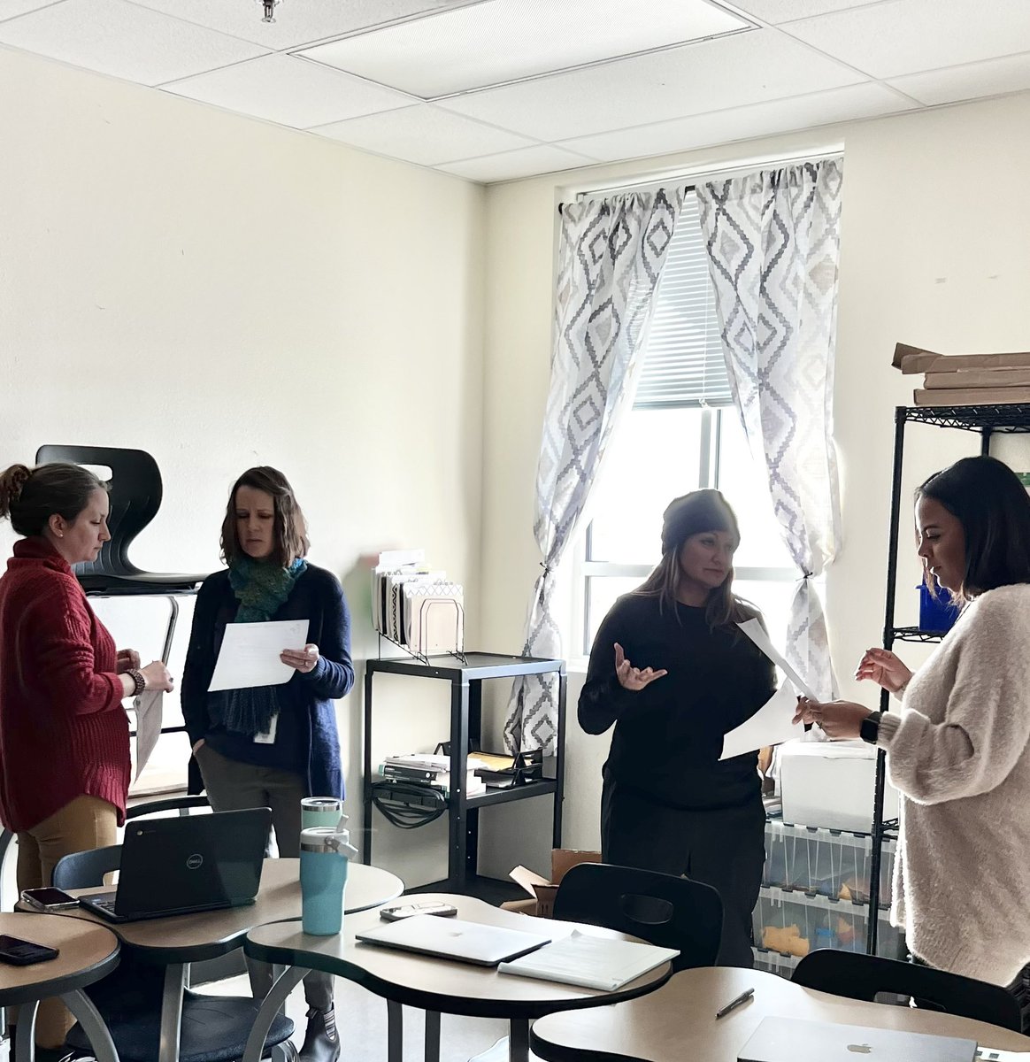 SeguinHSTx's tweet photo. SHS Guiding Coalition PLC #9 is modeling an Exit Ticket Discussion today via a Stand Up, Hand Up, and Pair Up strategy. #Bin23 https://t.co/SDPD1SxsnF