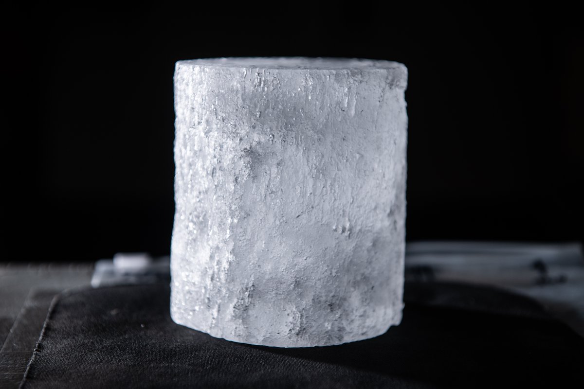 Maddie Smith (she/her) (@madmscientist) on Twitter photo Had an awesome week measuring optical properties of <a href="/MOSAiCArctic/">MOSAiC Expedition</a> cores last week! Un-boxed some beautiful ice, and started to unravel the story of the evolution of the fate of sunlight in sea ice... (1/3)
📸: Amy Lauren & <a href="/EstherHorvath3/">Esther Horvath</a> Had an awesome week measuring optical properties of <a href="/MOSAiCArctic/">MOSAiC Expedition</a> cores last week! Un-boxed some beautiful ice, and started to unravel the story of the evolution of the fate of sunlight in sea ice... (1/3)
📸: Amy Lauren & <a href="/EstherHorvath3/">Esther Horvath</a>