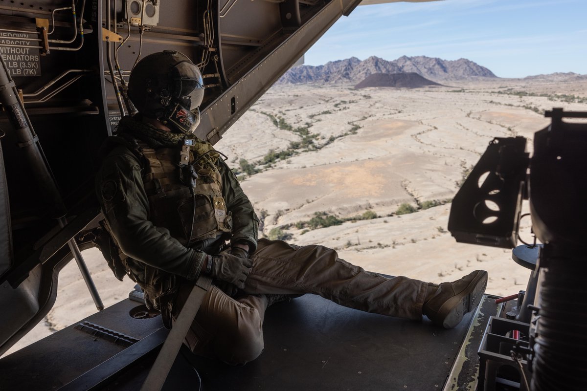 USMC's tweet photo. A #MarineCorps MV-22B Osprey crew chief with Marine Medium Tiltrotor Squadron (VMM) 261 provides a rear line of sight to pilots over Holtville, Calif., Jan. 18.

#VMM261 conducted this training to support #USMC ground units during Service Level Training Exercise 2-23. https://t.co/JIxS8tuPmx