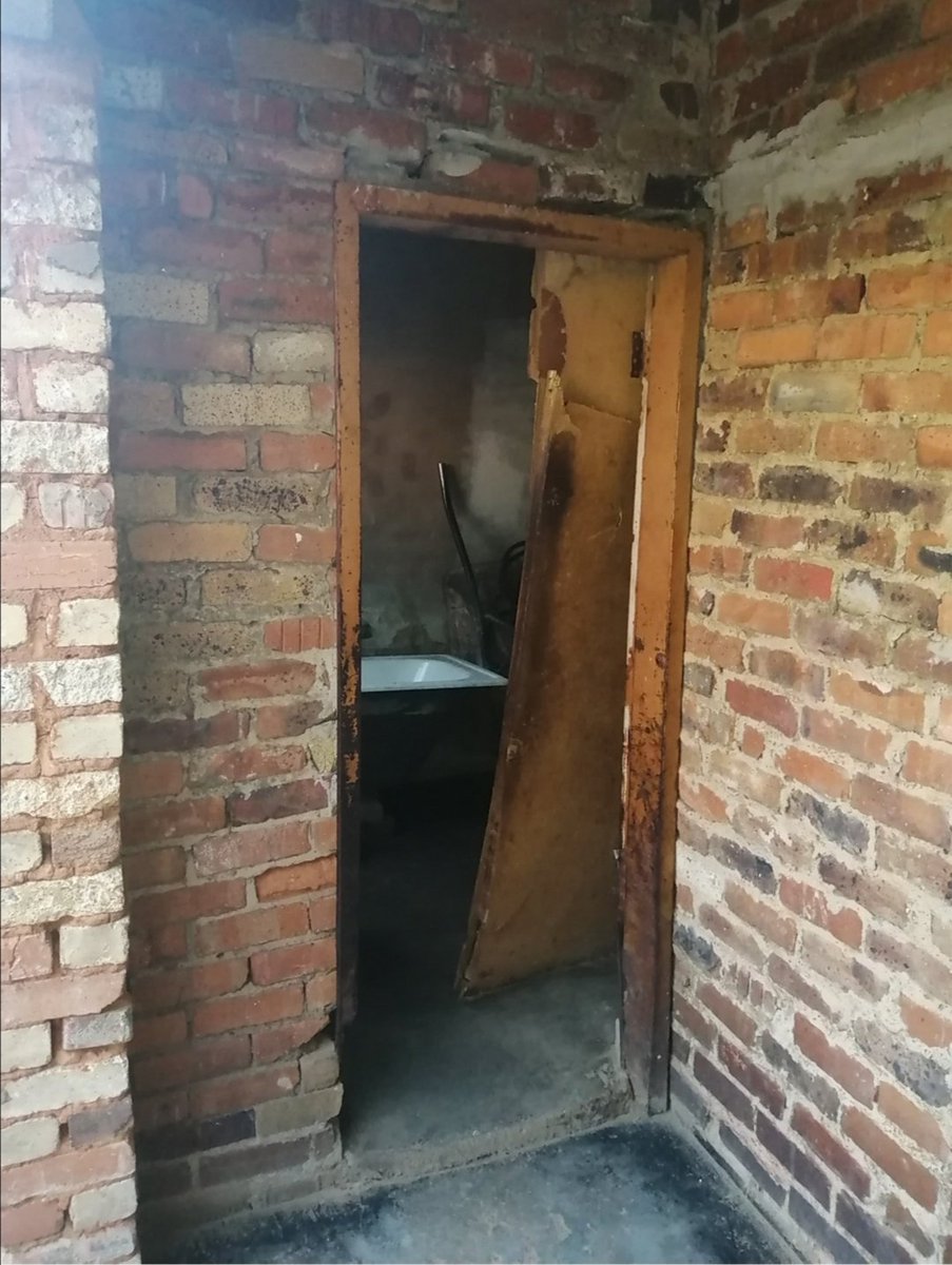 Dj_Realman's tweet image. It could make my dream come true, i wat to fix my bathroom. The door is broken so we need to lift and cover the doorway Everytime we use bathroom. A while ago my son was in a bathroom suddenly the door fell and landed on his head #CapitecLiveBetter