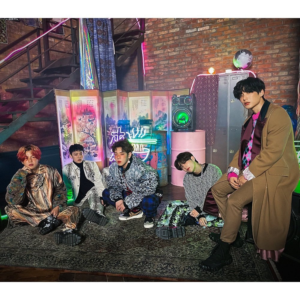 ACEtagram_7's tweet photo. 210115

[#ACE_DATA]

✔ Fav Boyz M/V Behind Photo #1
🔗 https://t.co/Ukvmyx68Bv

✔ Fav Boyz M/V Behind Photo #2
🔗 https://t.co/wXXUsHsmal

#ACE #에이스 #FavBoyz #SteveAoki #Thutmose

🖇️https://t.co/XyQu015jHo https://t.co/6LQinY0Za3